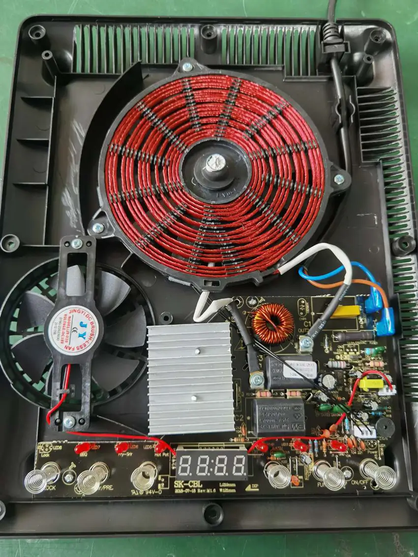 Khi cảm biến từ bị lỗi thì bếp từ có thể kêu tít tít và không hoạt động.
