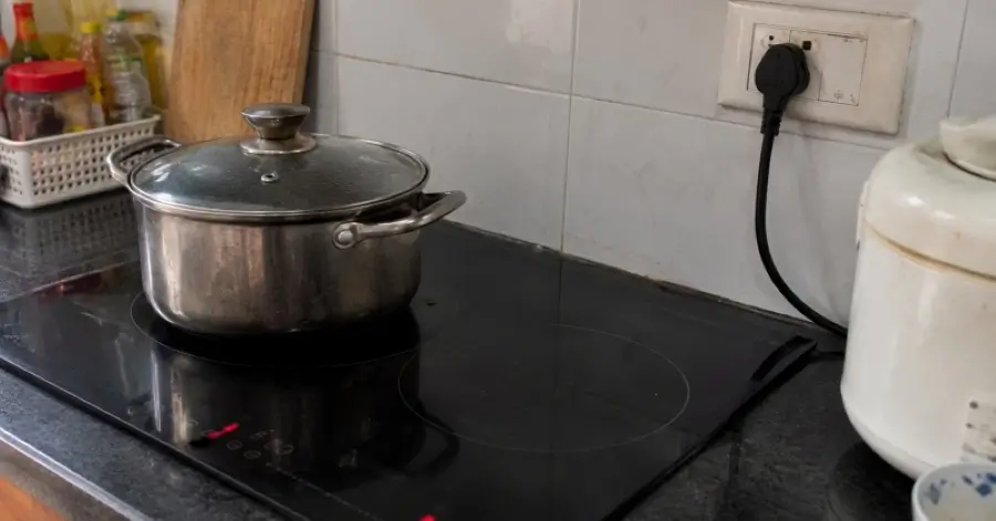 Bếp từ bị rò điện cần được kiểm tra trước khi dùng lại