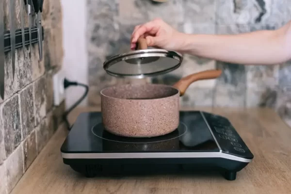 Sửa bếp từ đơn đúng cách khi gặp sự cố