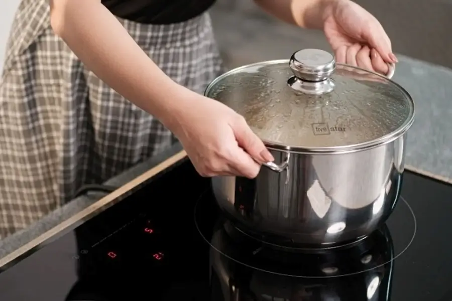 Nhận biết dấu hiệu bất thường trước khi sửa bếp từ đơn